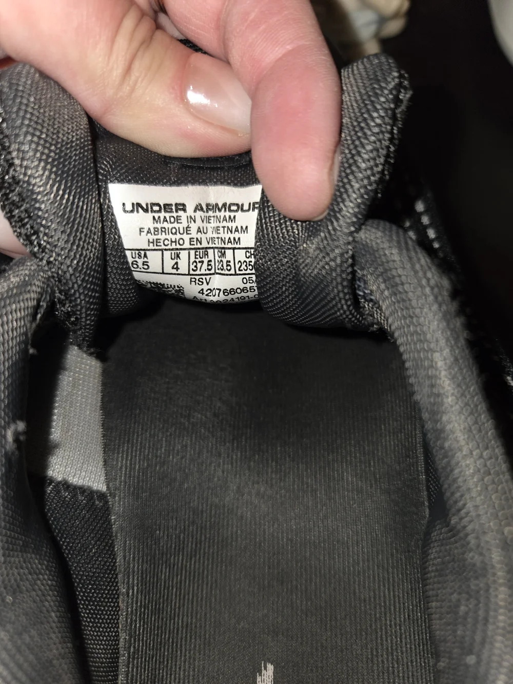 E8Under Armour Women's Black and Gray Athletic Sneakers